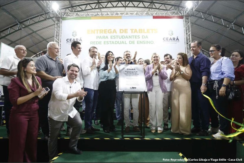 Em Ipu, Governo do Ceará entrega tablets a alunos da rede estadual e inaugura nova Areninha.