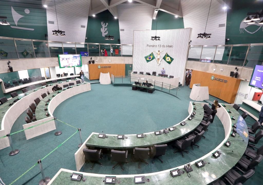 Fachada da Assembleia Legislativa do Ceará durante divulgação do concurso público de 2026.
