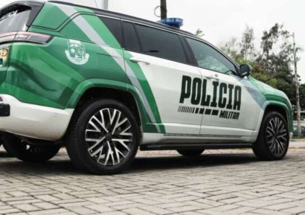 Área de matagal onde um homem foi encontrado morto na Rua Pintor Lemos, em Sobral.