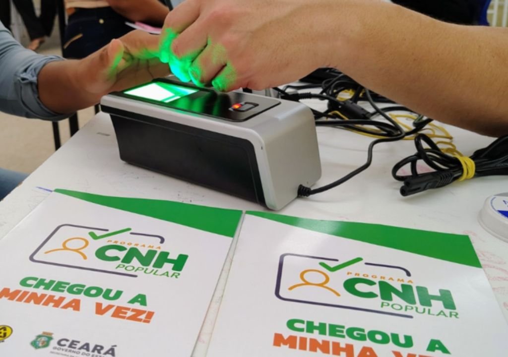 Atendimento do programa CNH Popular realizado pelo Detran-CE.