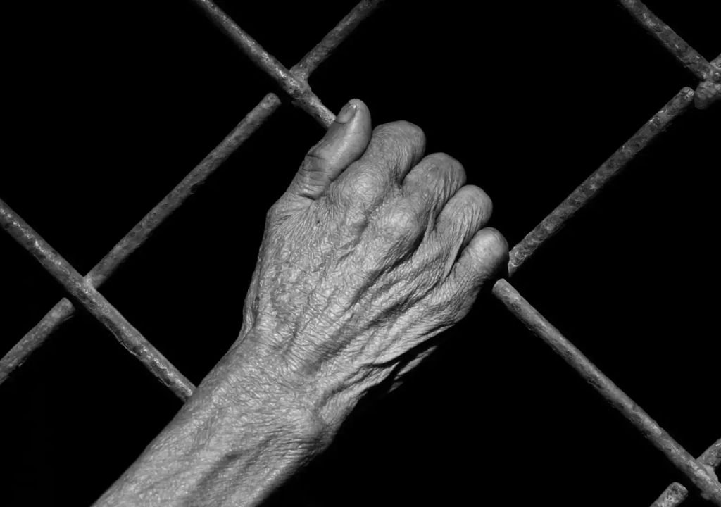 Idosa resgatada de situação análoga à escravidão permanece temporariamente na residência em Eusébio sob acompanhamento de órgãos públicos.