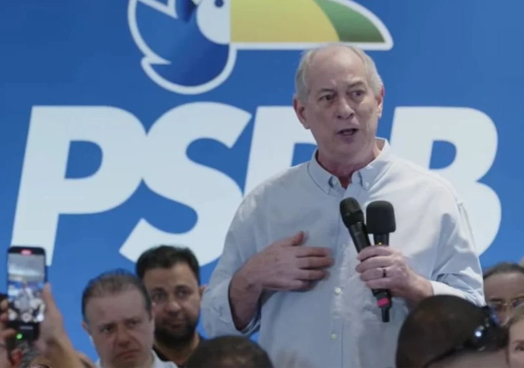 Ciro Gomes recebe apoio do Partido Liberal para disputar o Governo do Ceará nas eleições de 2026.