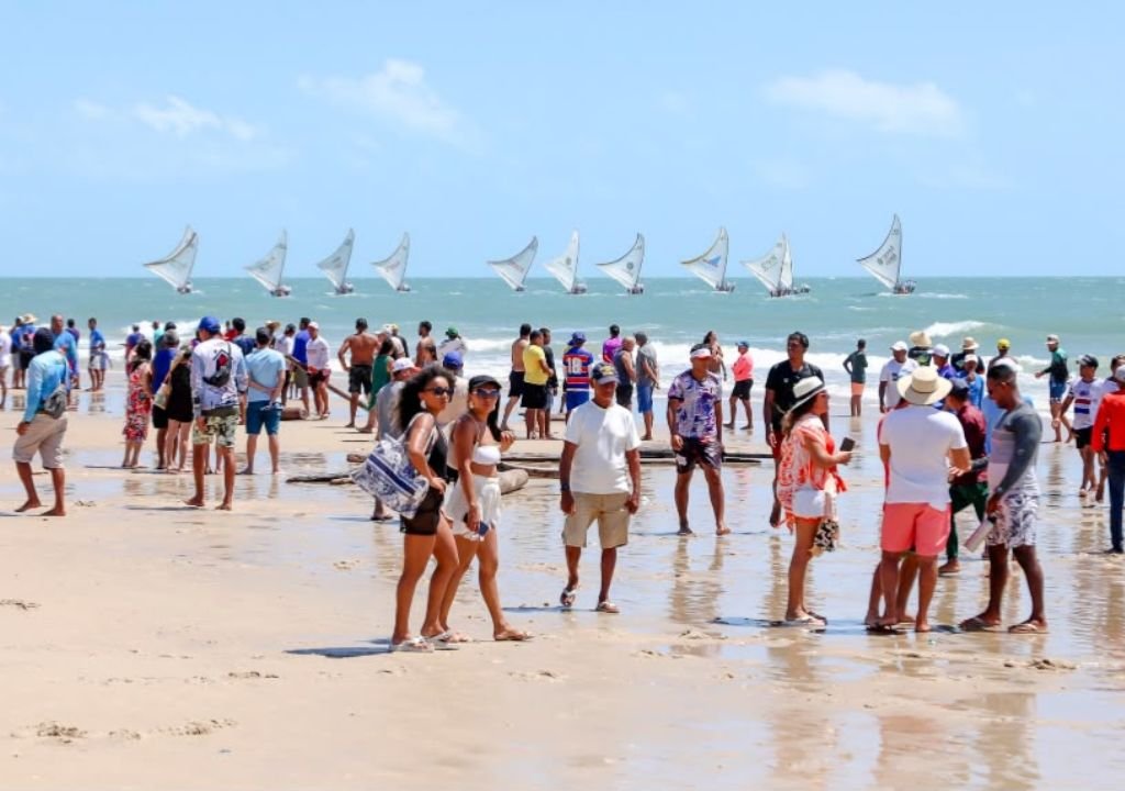 Jangadas na Praia da Caponga durante evento tradicional realizado em Cascavel, no litoral do Ceará.