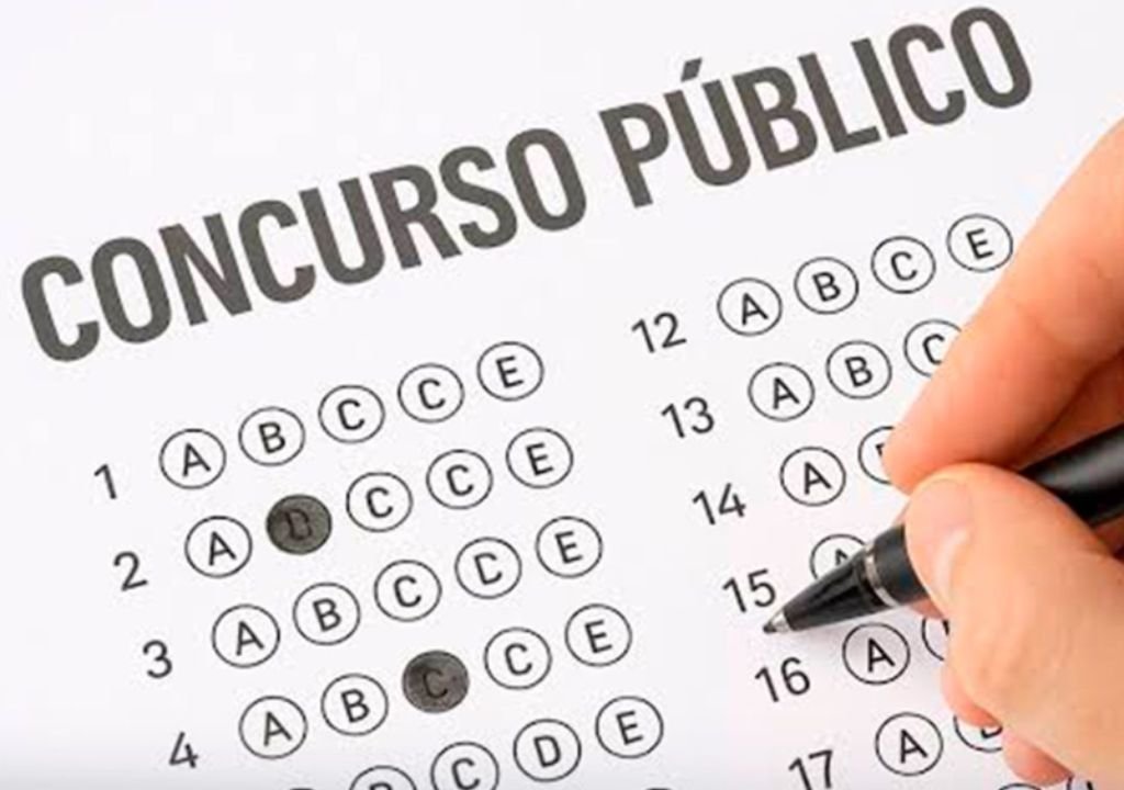 Concurso público da Prefeitura de Forquilha oferece vagas para candidatos de níveis fundamental, médio e superior.
