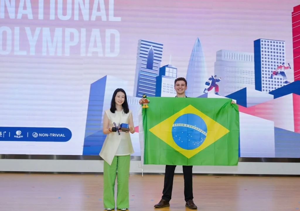 Arthur Alencar Spuri, estudante cearense de 16 anos, vencedor geral da Olimpíada Internacional de Economia