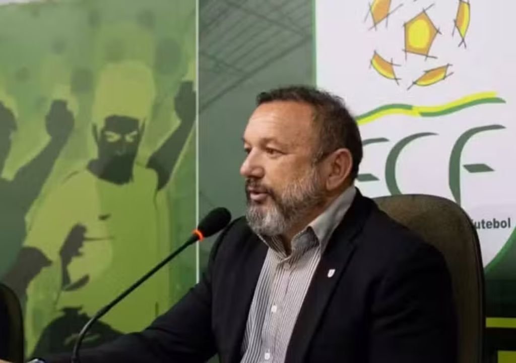 Chefe da arbitragem da FCF é indiciado por assédio sexual e importunação sexual após denúncias de árbitras