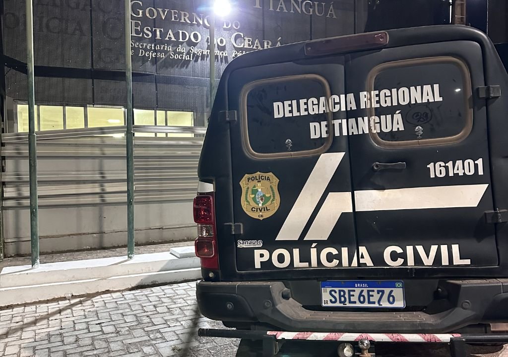Fachada de residência arrombada durante a madrugada na Praça da Bíblia, bairro Neném Plácido, em Tianguá