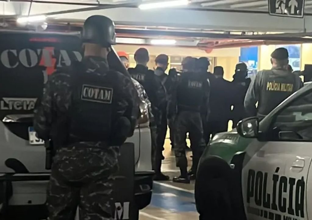 Homem é preso após fazer funcionários reféns em shopping de Fortaleza