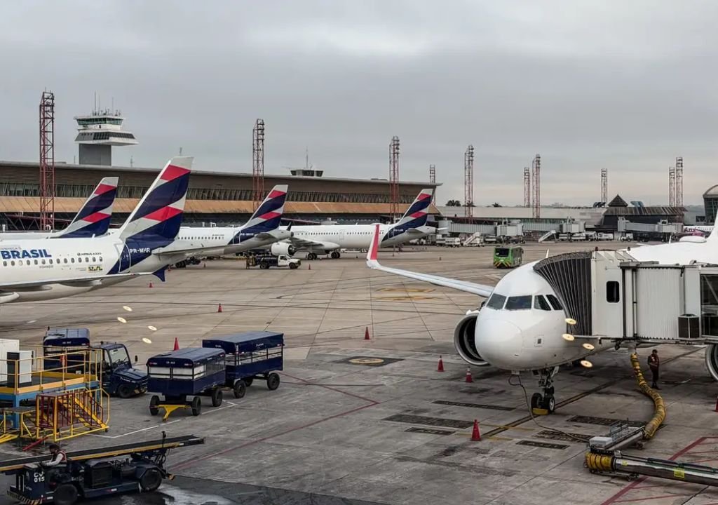 Anvisa atualiza regras sanitárias para aeroportos e aviões